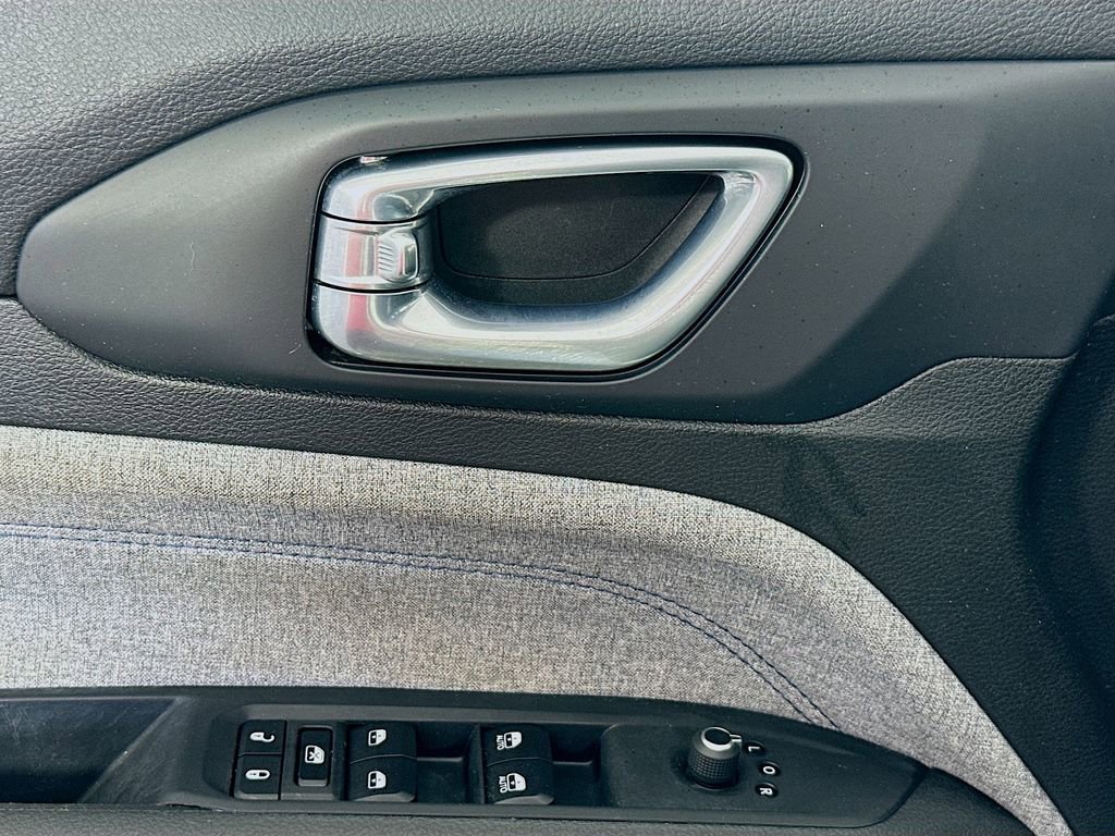 Used 2024 Jeep Compass Latitude image 17