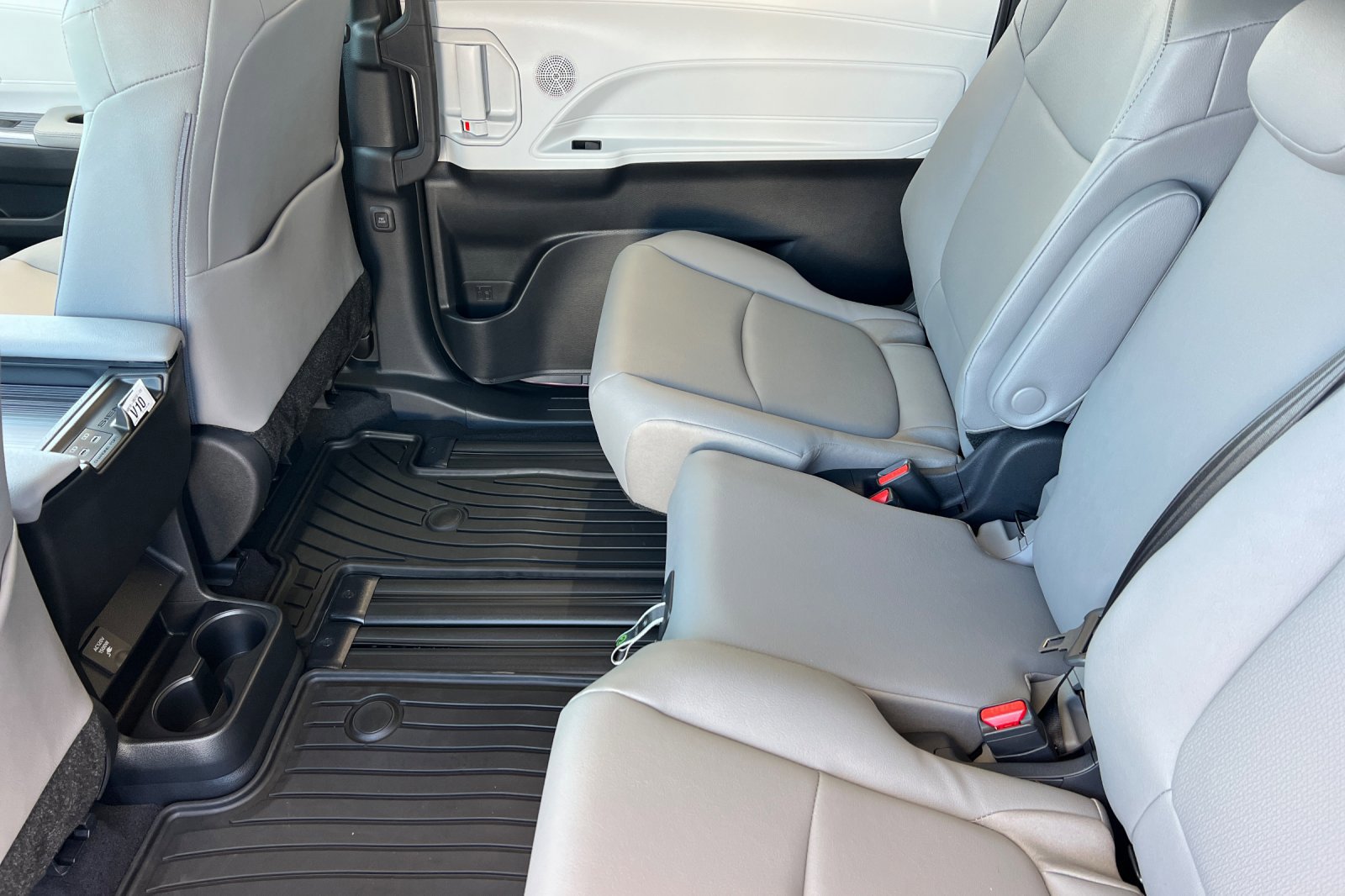 Certified 2026 Toyota Sienna XLE FWD image 12