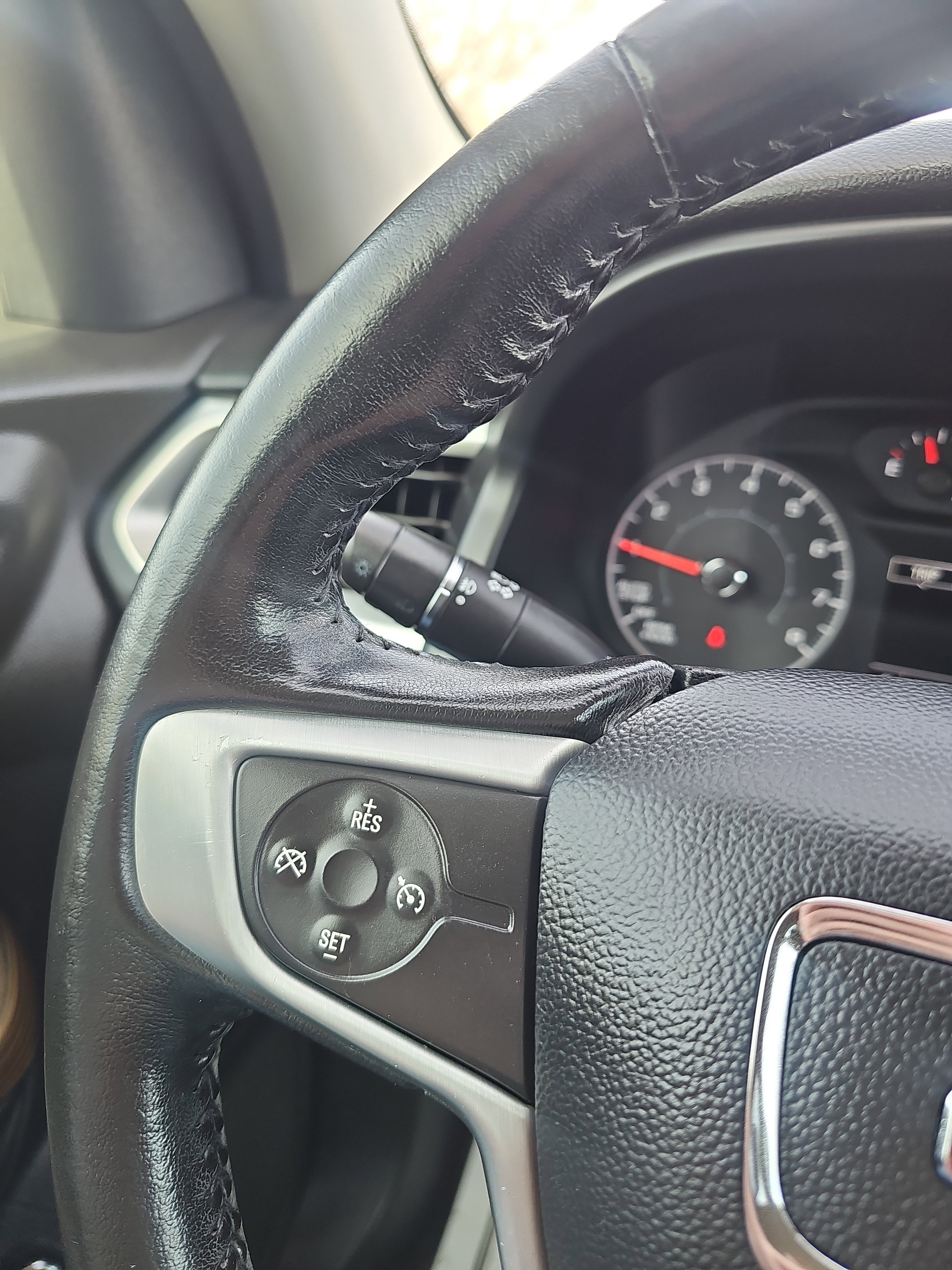 Used 2019 GMC Acadia SLE image 27