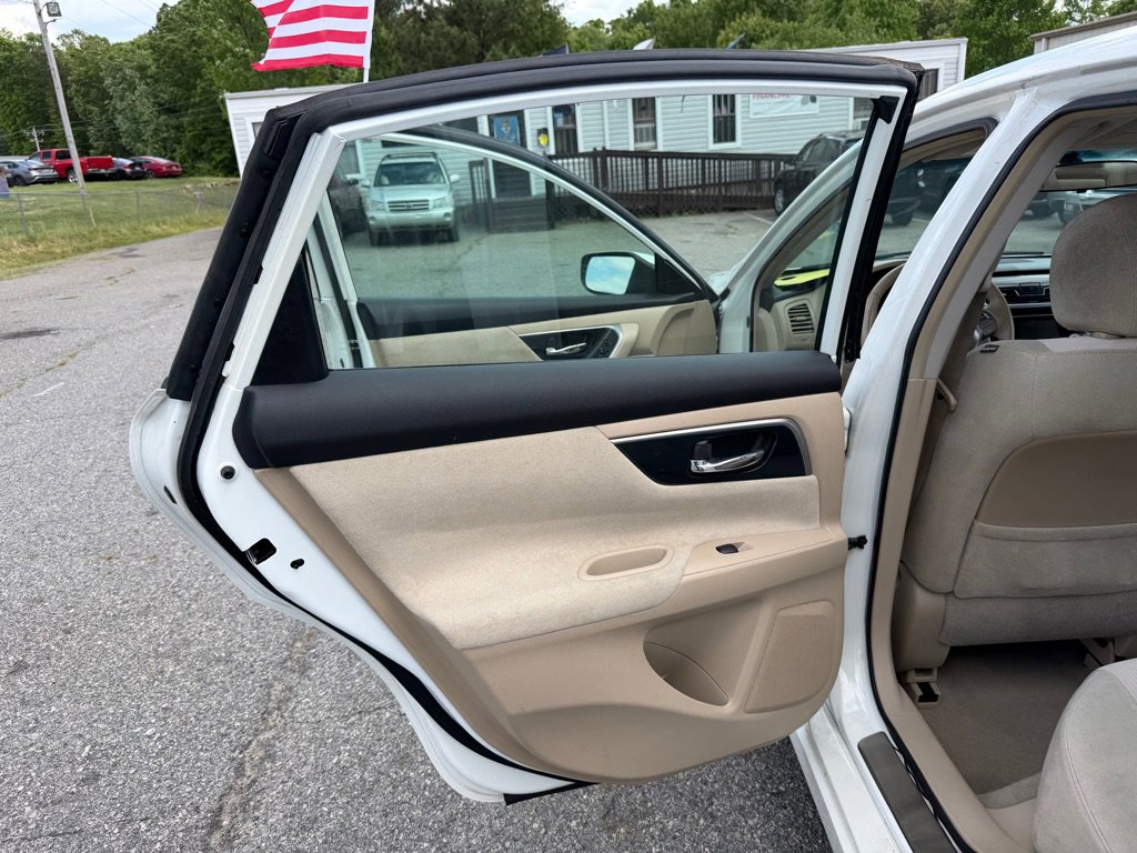 Used 2013 Nissan Altima 2.5 SV FWD image 22