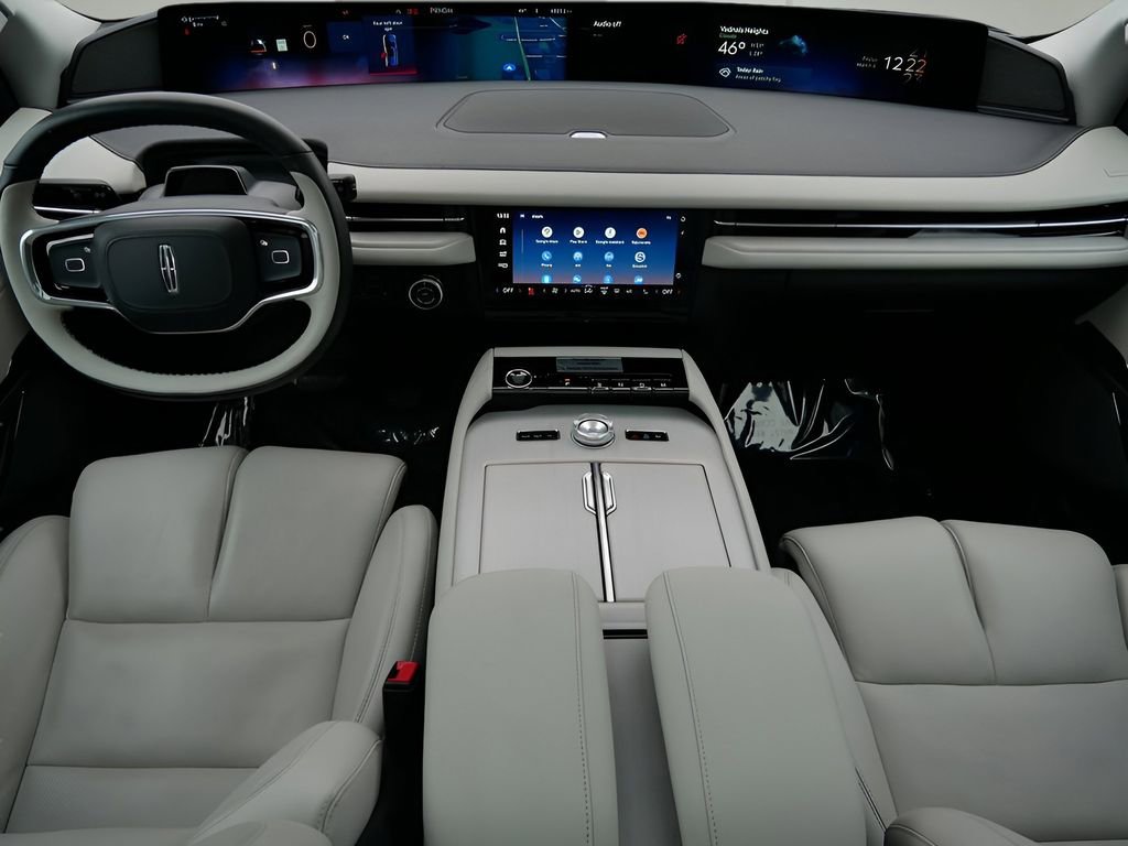 Used 2025 Lincoln Navigator Reserve image 14