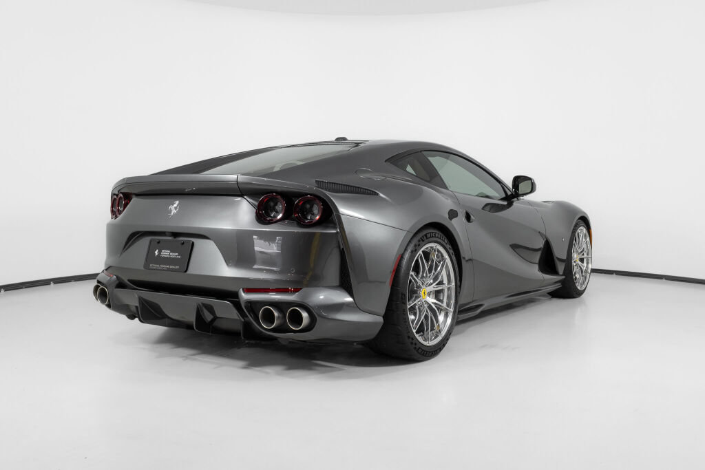 Used 2019 Ferrari 812 Superfast RWD image 8