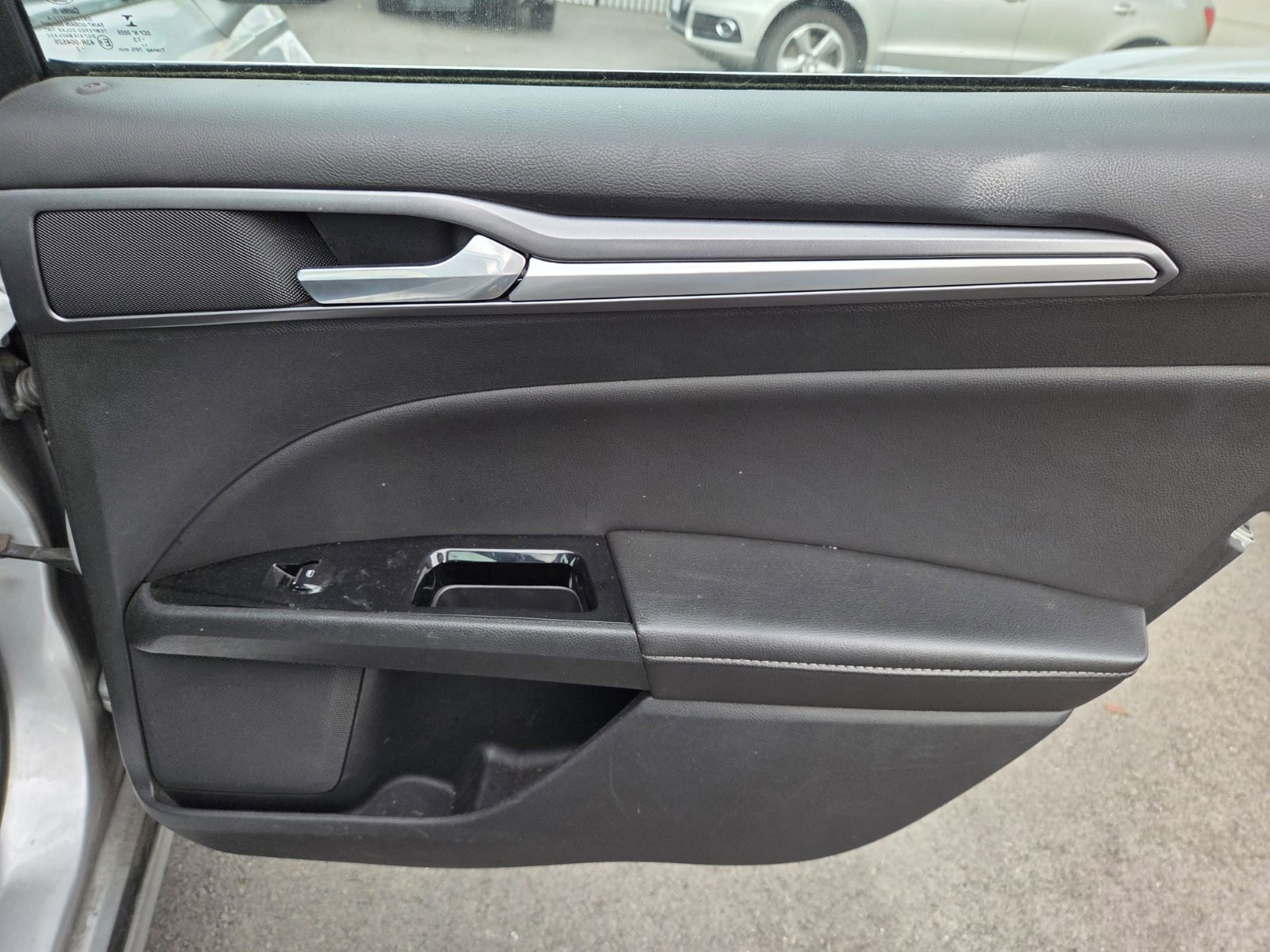 Used 2014 Ford Fusion Titanium FWD image 10