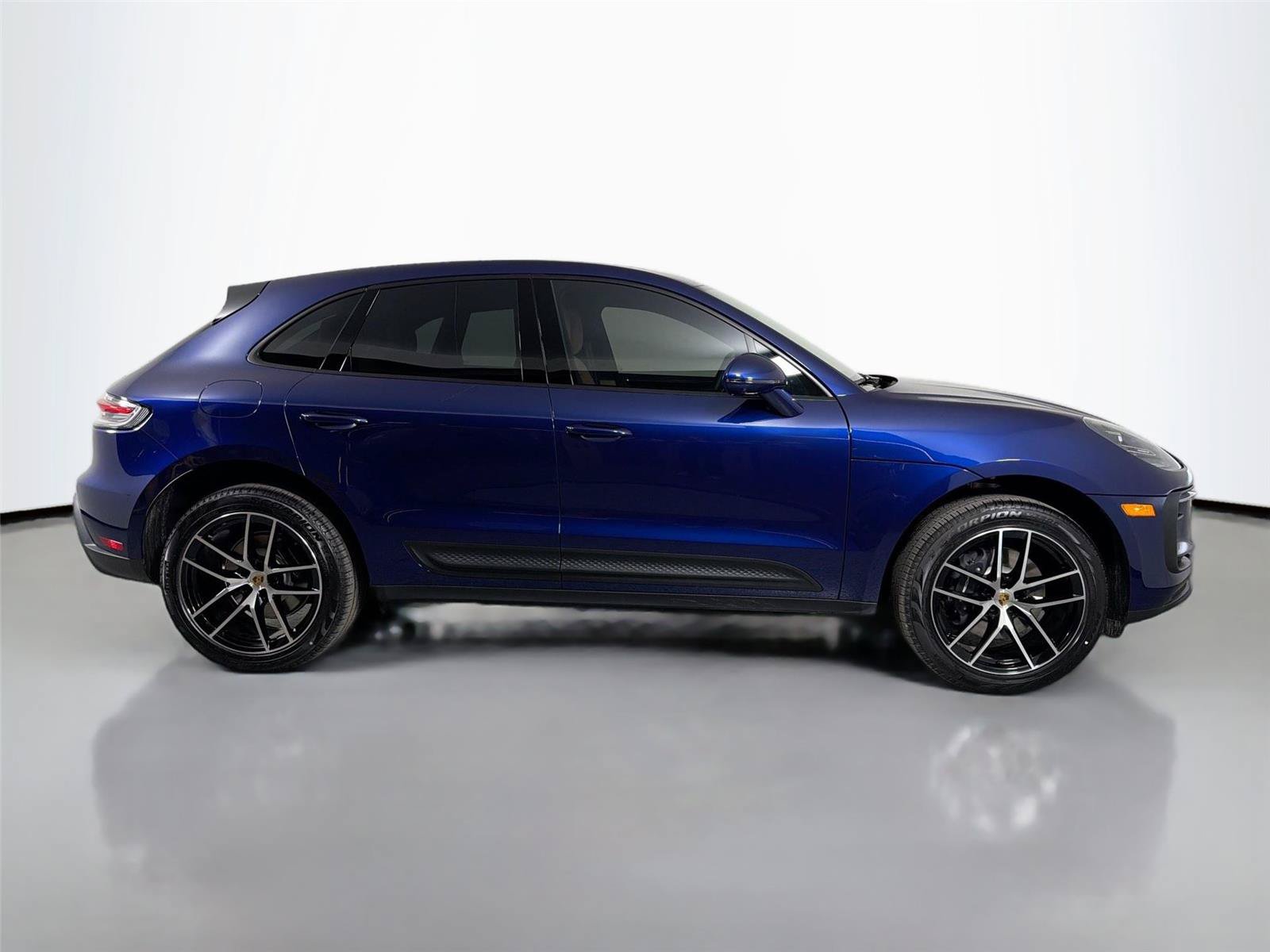 Certified 2026 Porsche Macan Turbo AWD/4WD image 8