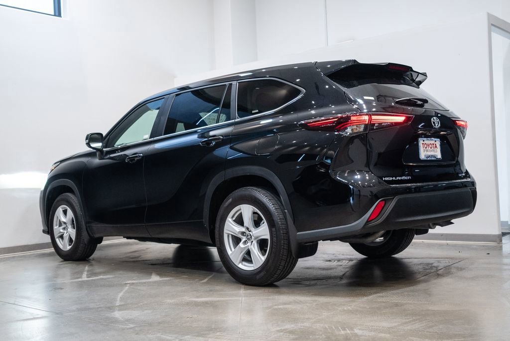 Certified 2025 Toyota Highlander LE image 7