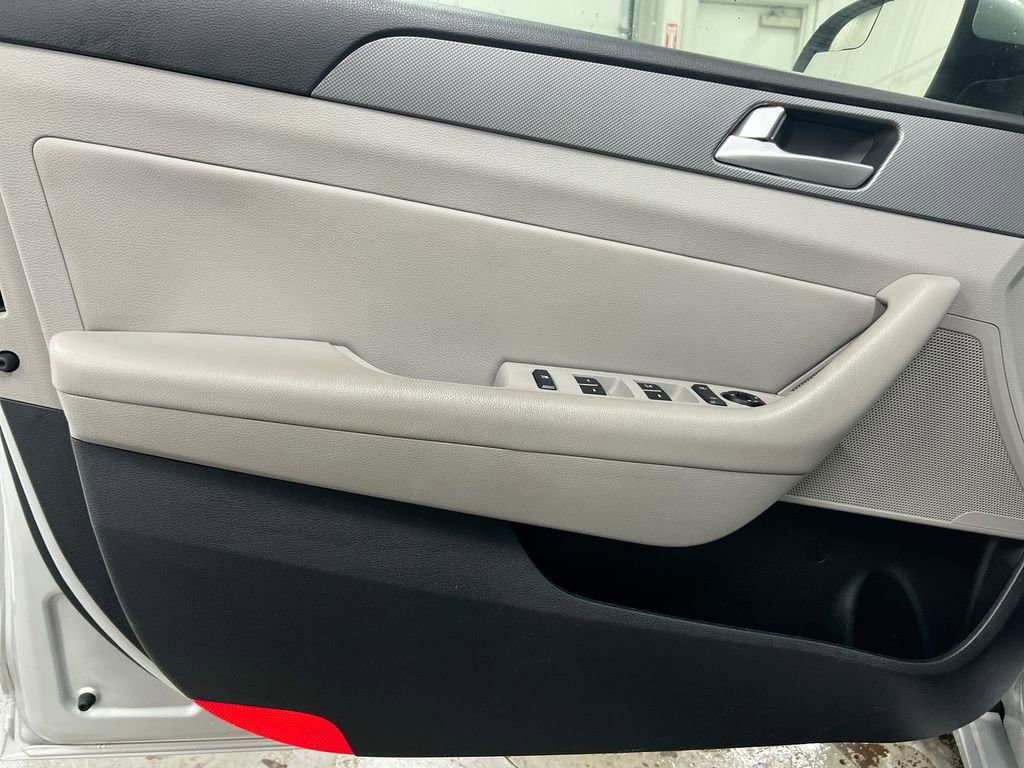 Used 2015 Hyundai Sonata SE w/ Option Group 09 image 20