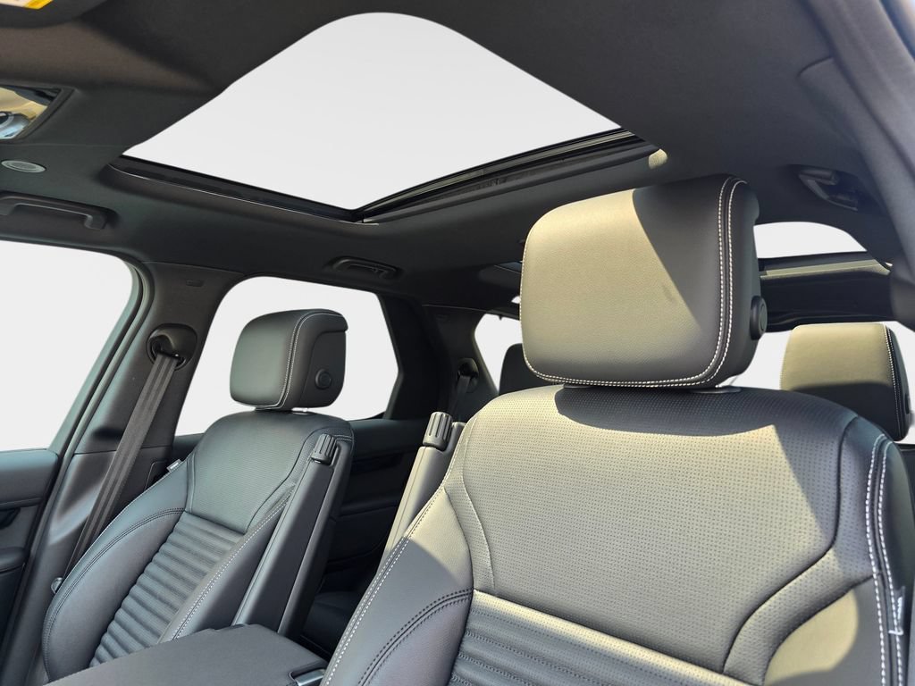New 2026 Land Rover Discovery S AWD/4WD image 33