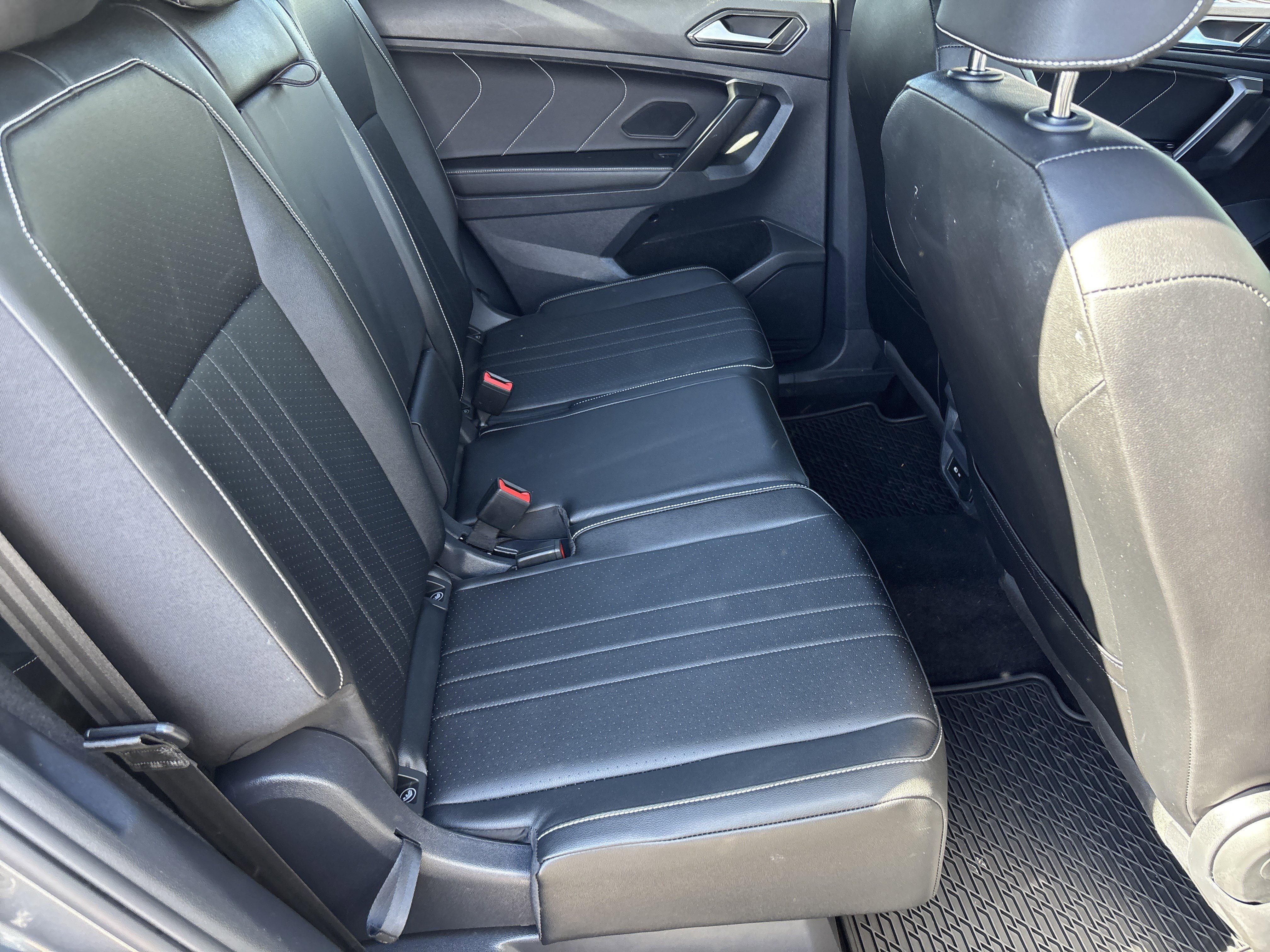 Used 2022 Volkswagen Tiguan SE R-Line image 12