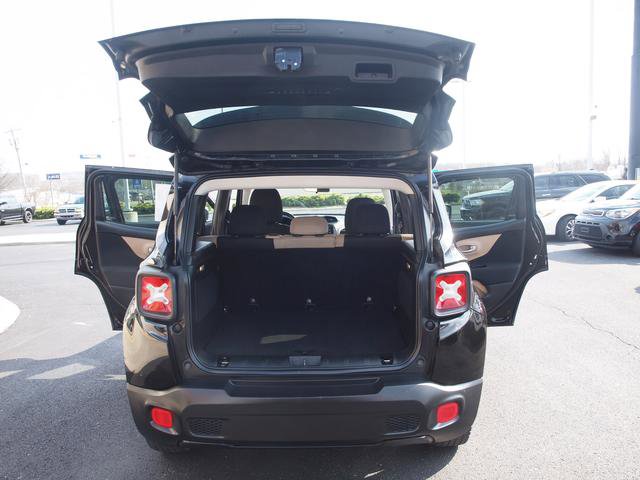 Used 2015 Jeep Renegade Latitude AWD/4WD image 5