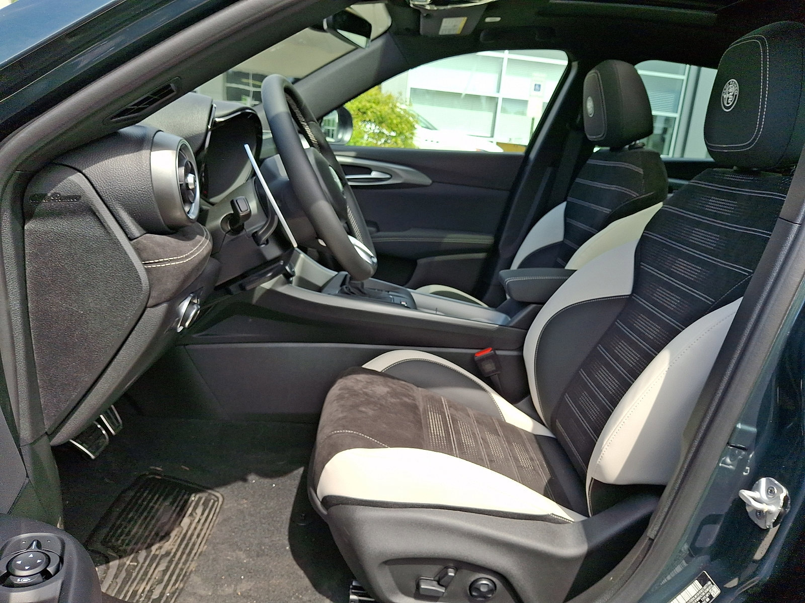 New 2026 Alfa Romeo Tonale w/ Active Assist Package AWD/4WD image 9