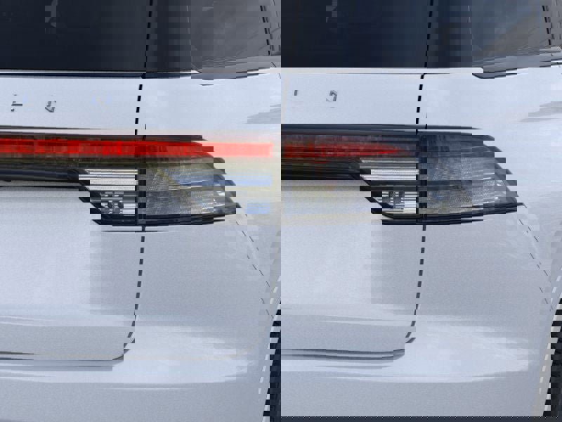 New 2025 Lincoln Aviator AWD w/ Jet Appearance Package image 21