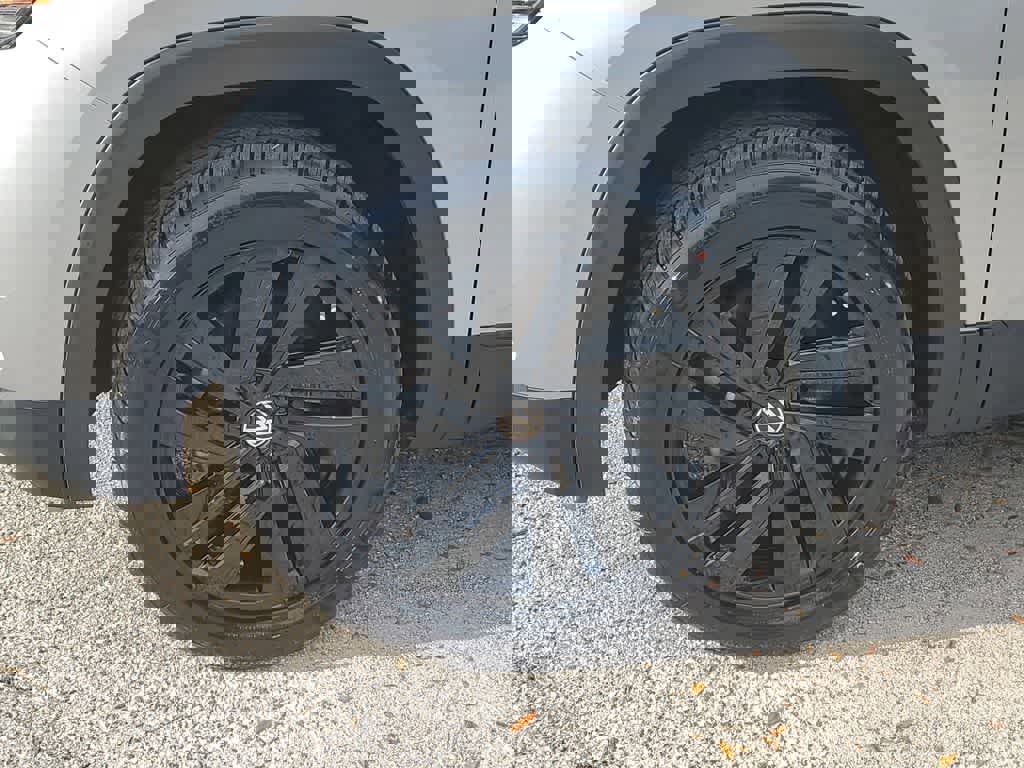 Used 2023 Volkswagen Atlas Cross Sport SE w/ Black Wheel Package image 5