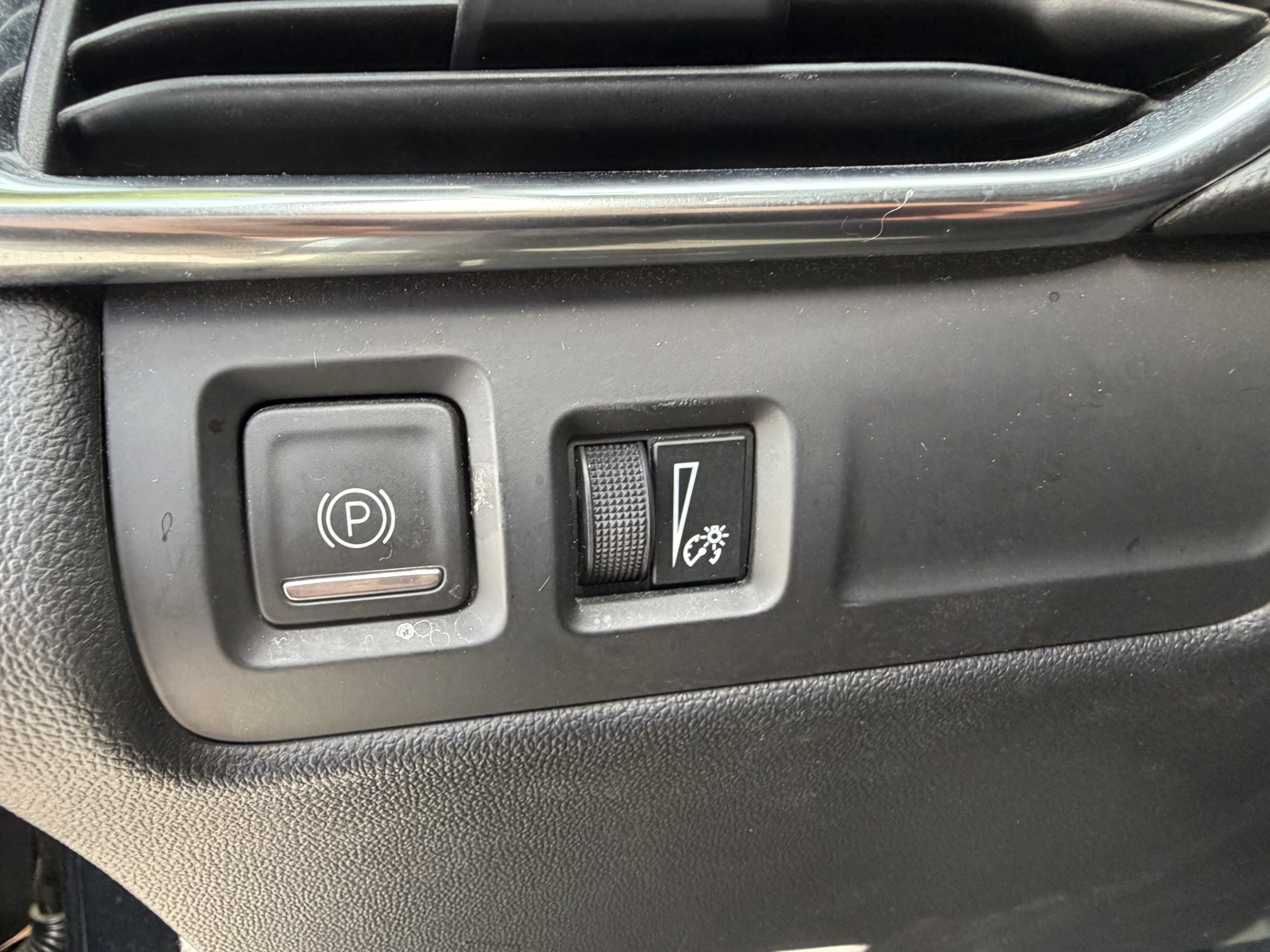 Used 2021 Cadillac XT4 Premium Luxury AWD/4WD image 15
