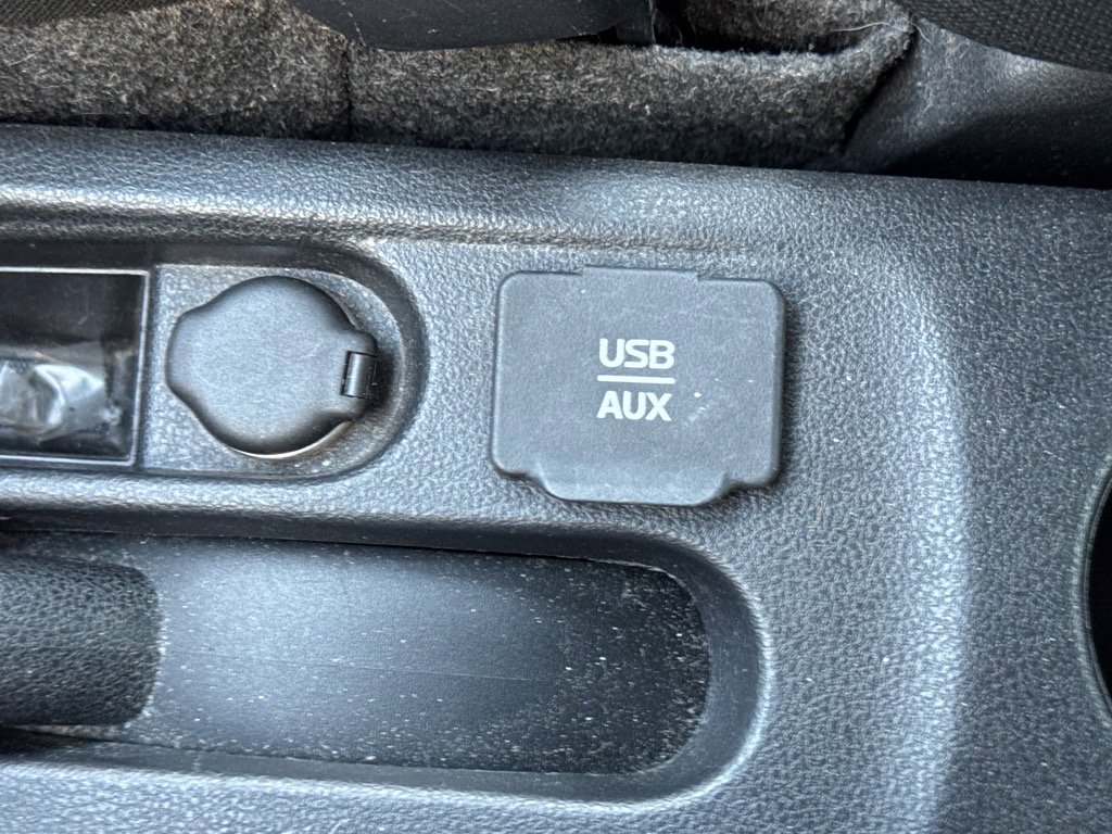 Used 2016 Nissan Versa SV image 13