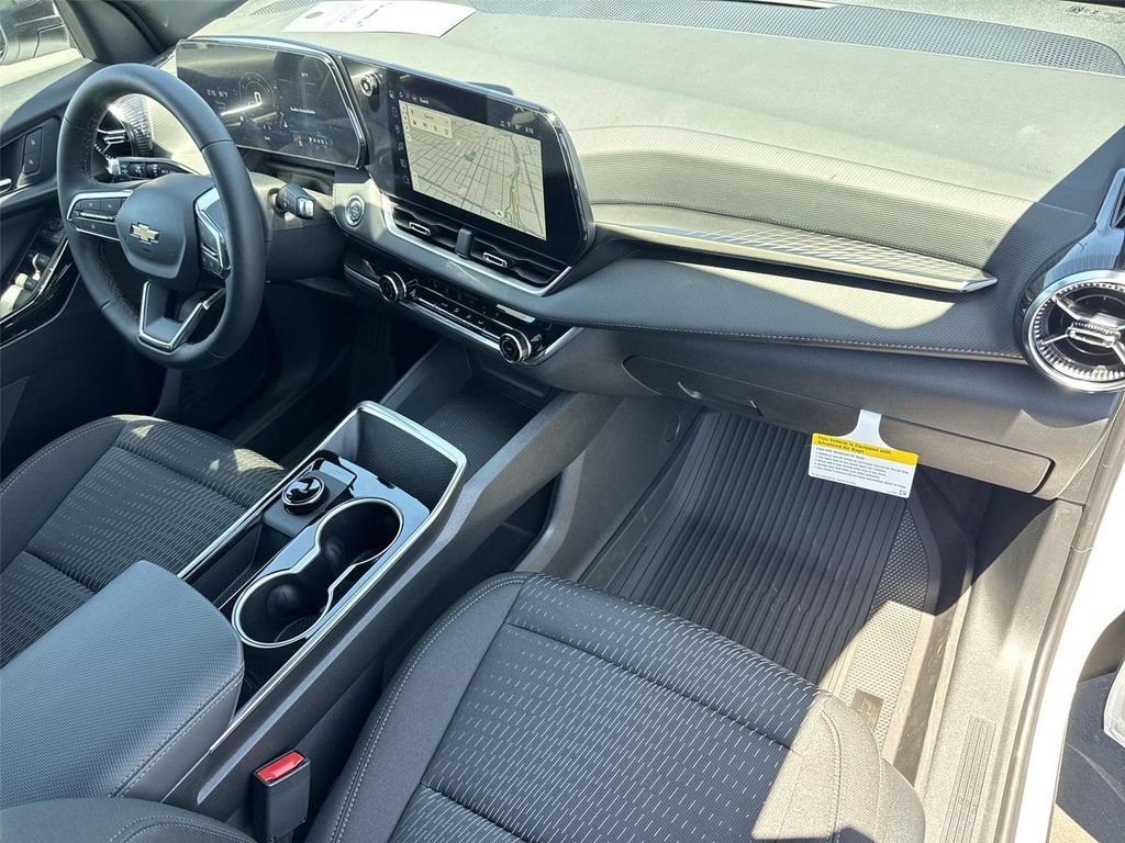 New 2027 Chevrolet Equinox LT w/ LPO, Floor Liner Package FWD image 34