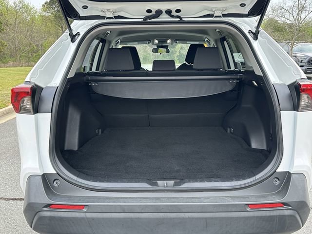 Used 2022 Toyota RAV4 XLE image 4