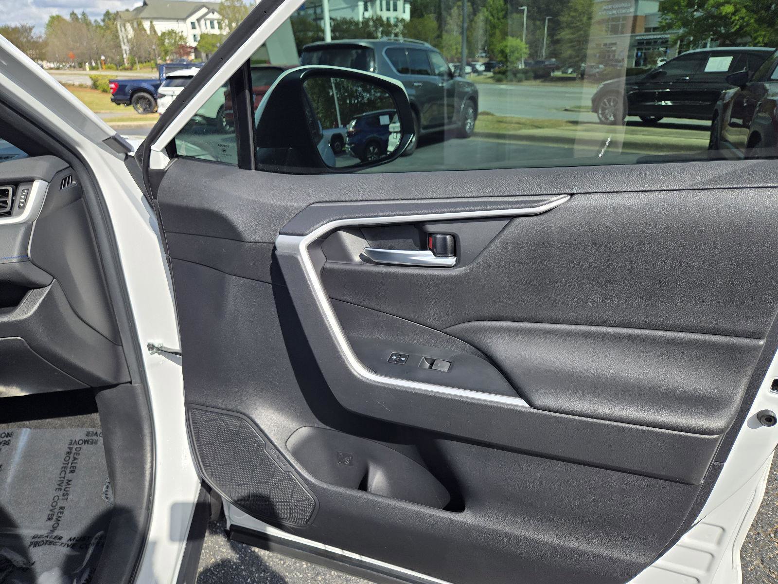 Used 2024 Toyota RAV4 SE image 14