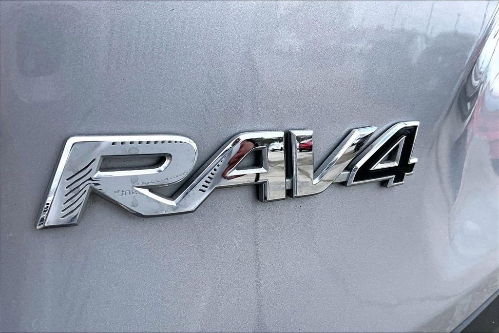 Used 2025 Toyota RAV4 LE AWD/4WD image 42