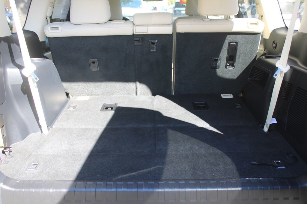 Used 2023 Lexus GX 460 Premium w/ Premium Package image 11