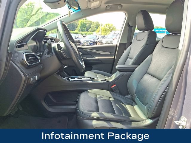 Used 2023 Chevrolet Bolt LT w/ Infotainment Package FWD image 2