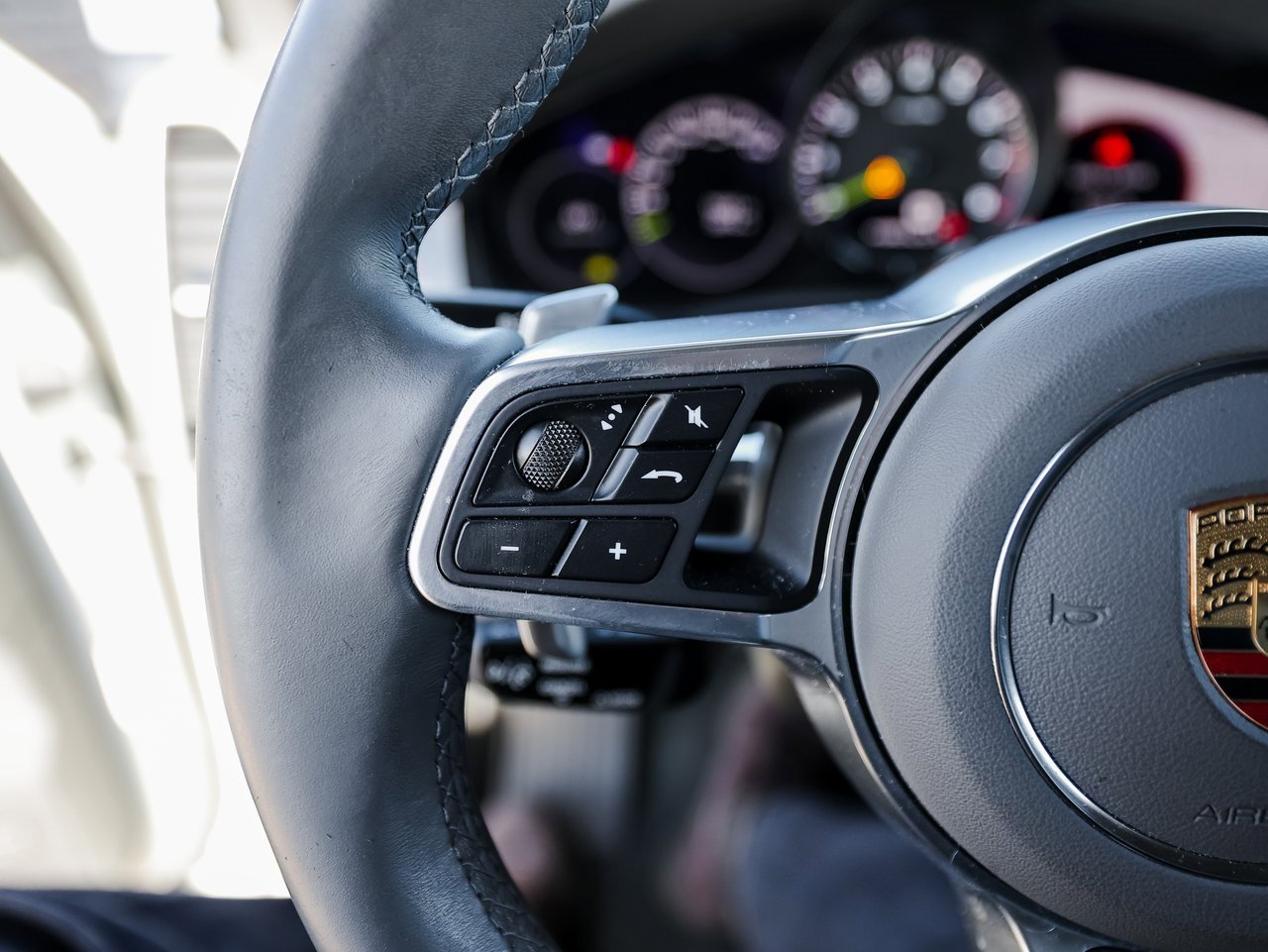 Certified 2022 Porsche Cayenne E-Hybrid image 17