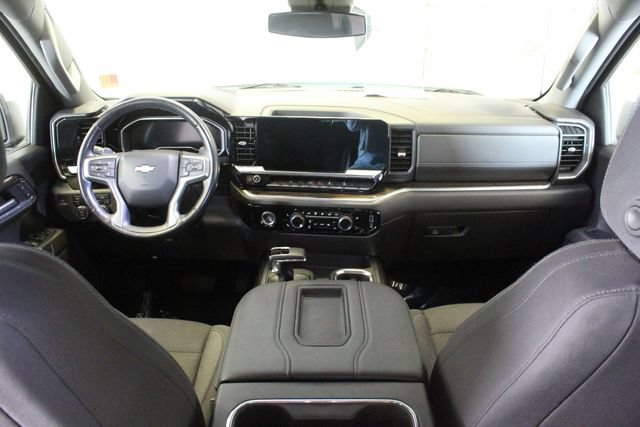 Used 2022 Chevrolet Silverado 1500 LT w/ Z71 Off-Road Package AWD/4WD image 20