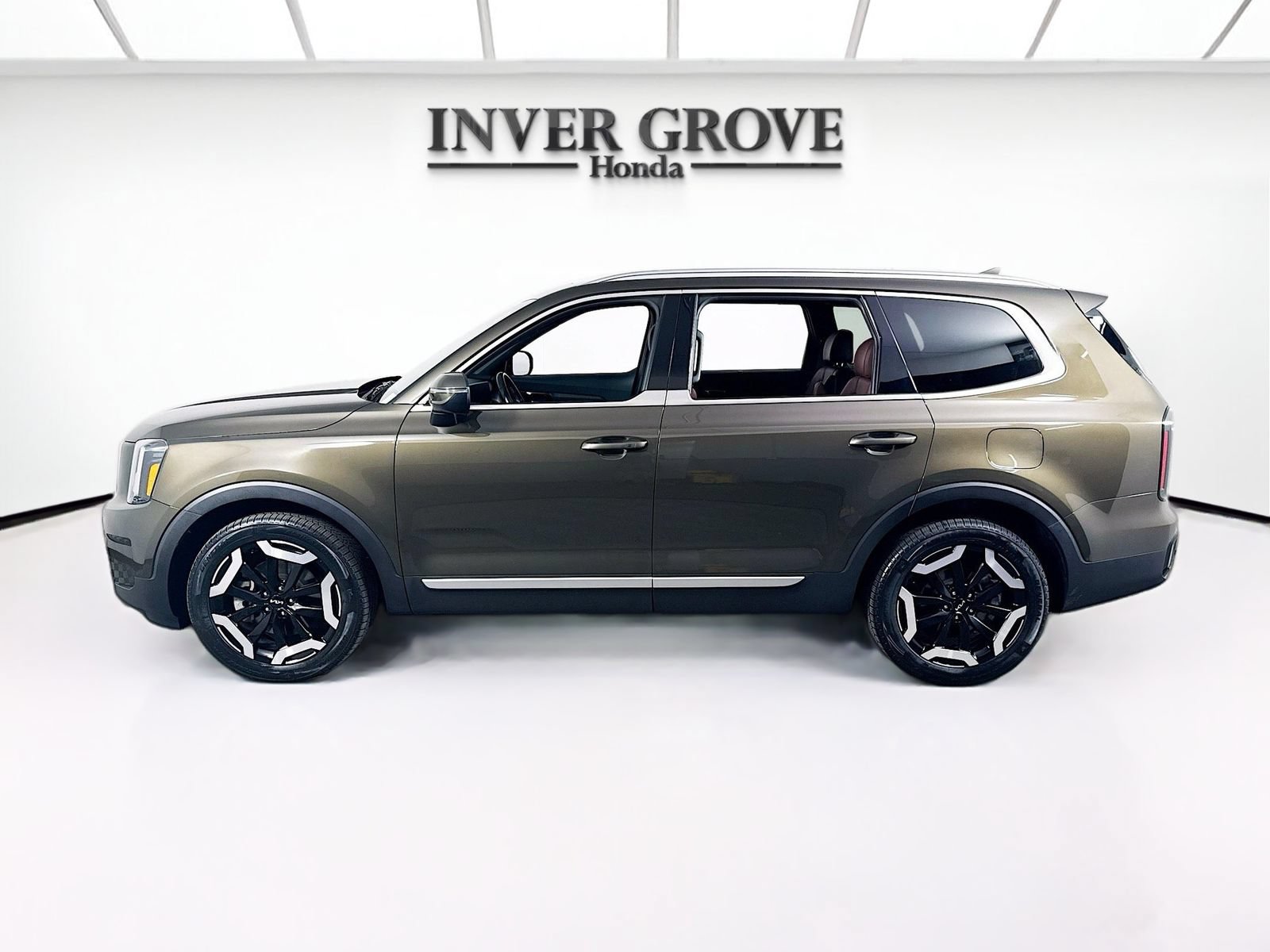 Used 2024 Kia Telluride EX w/ EX Captain's Chair Package AWD/4WD image 8
