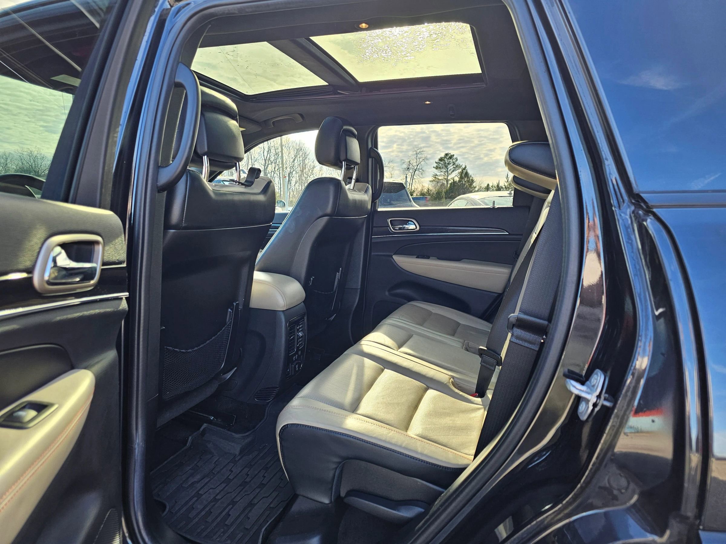 Used 2016 Jeep Grand Cherokee Limited 75th Anniversary image 4