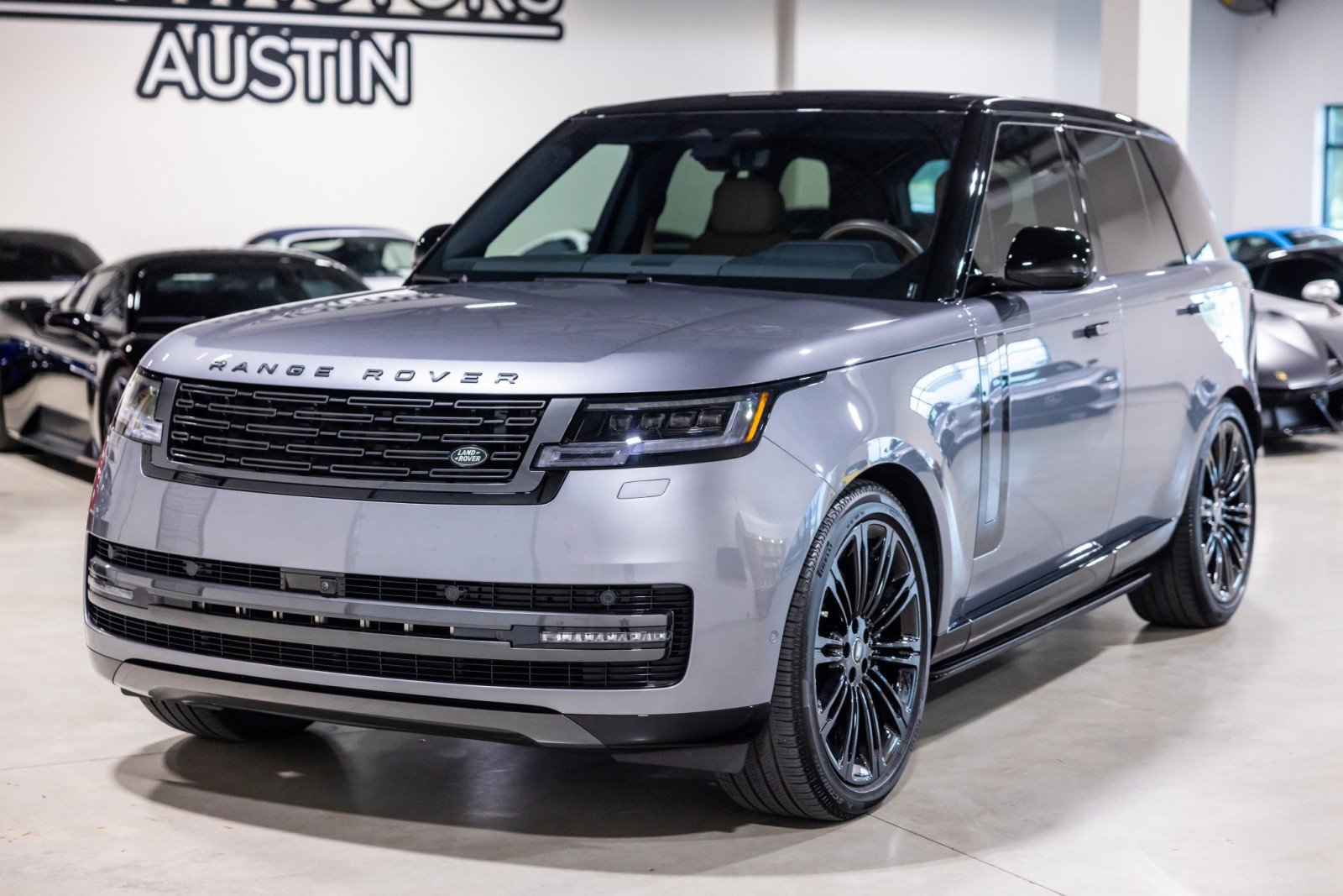 Used 2025 Land Rover Range Rover SE AWD/4WD image 12