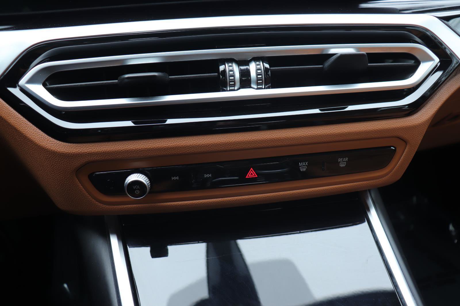 Used 2023 BMW 330i Sedan w/ Driving Assistance Package image 32