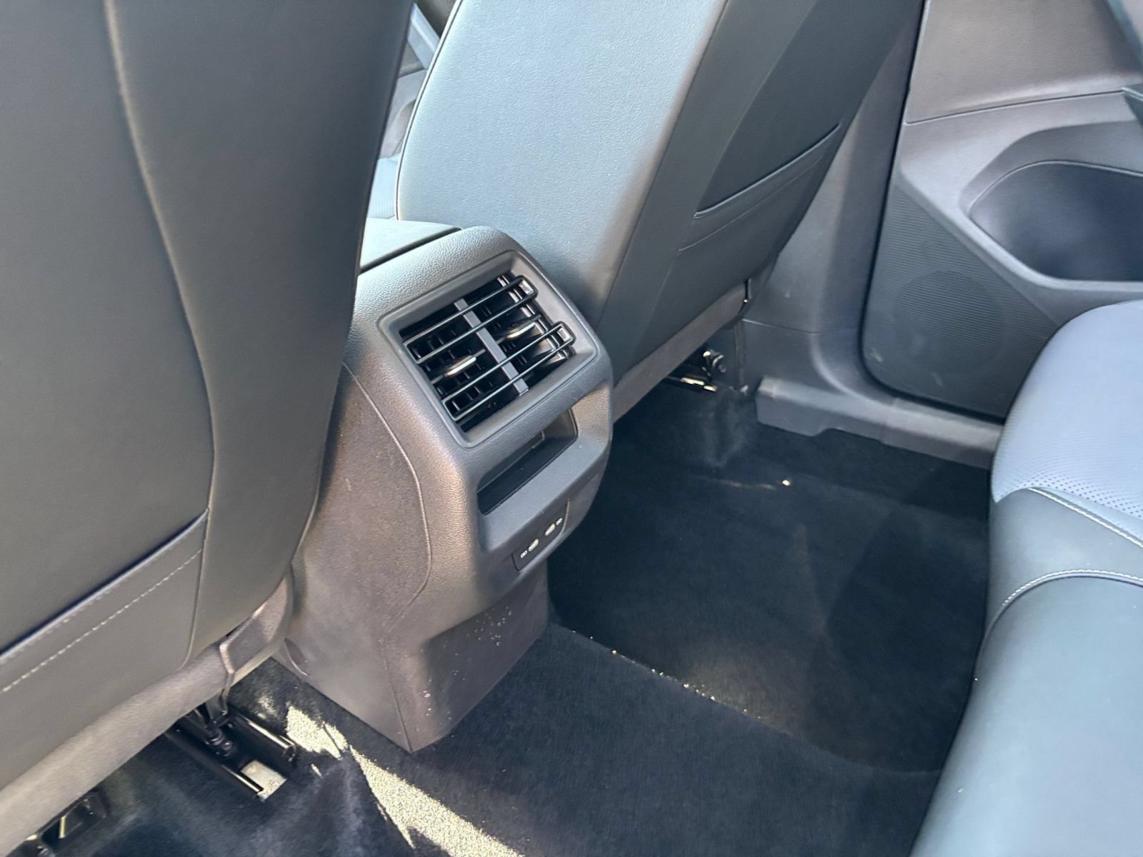 Used 2026 Volkswagen Tiguan SE AWD/4WD image 24