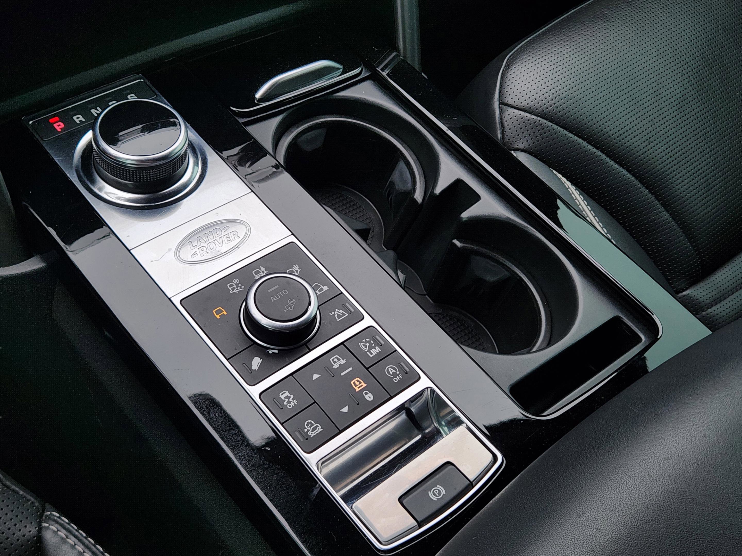 Used 2018 Land Rover Discovery HSE image 15