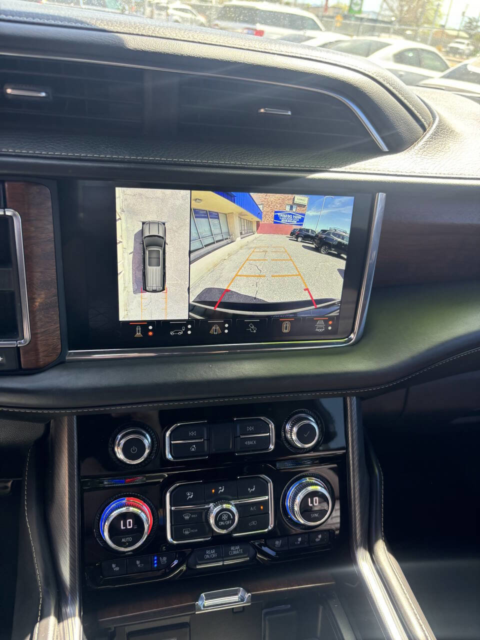 Used 2023 GMC Yukon Denali Ultimate image 11