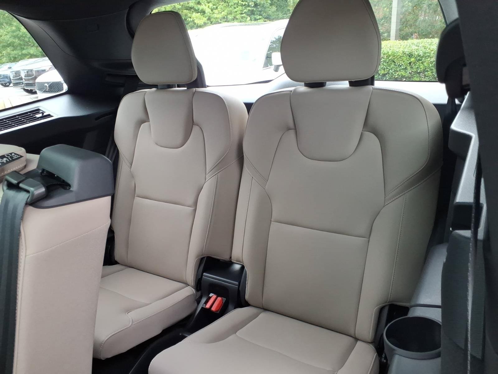 New 2026 Volvo XC90 B6 Plus w/ Protection Package Premier AWD/4WD image 7