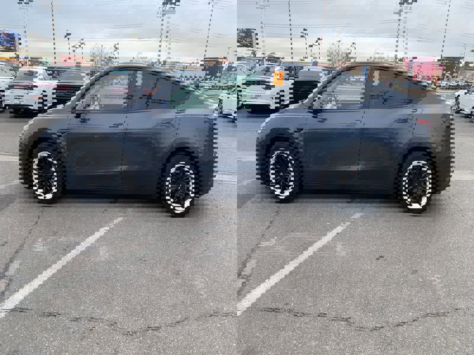 Used 2020 Tesla Model Y Long Range image 9