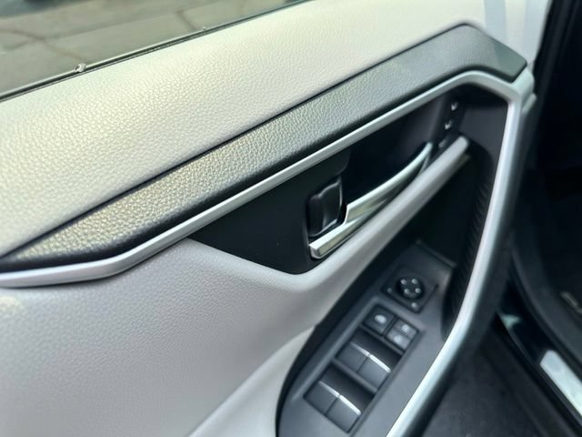 Used 2021 Toyota RAV4 XLE Premium AWD/4WD image 15