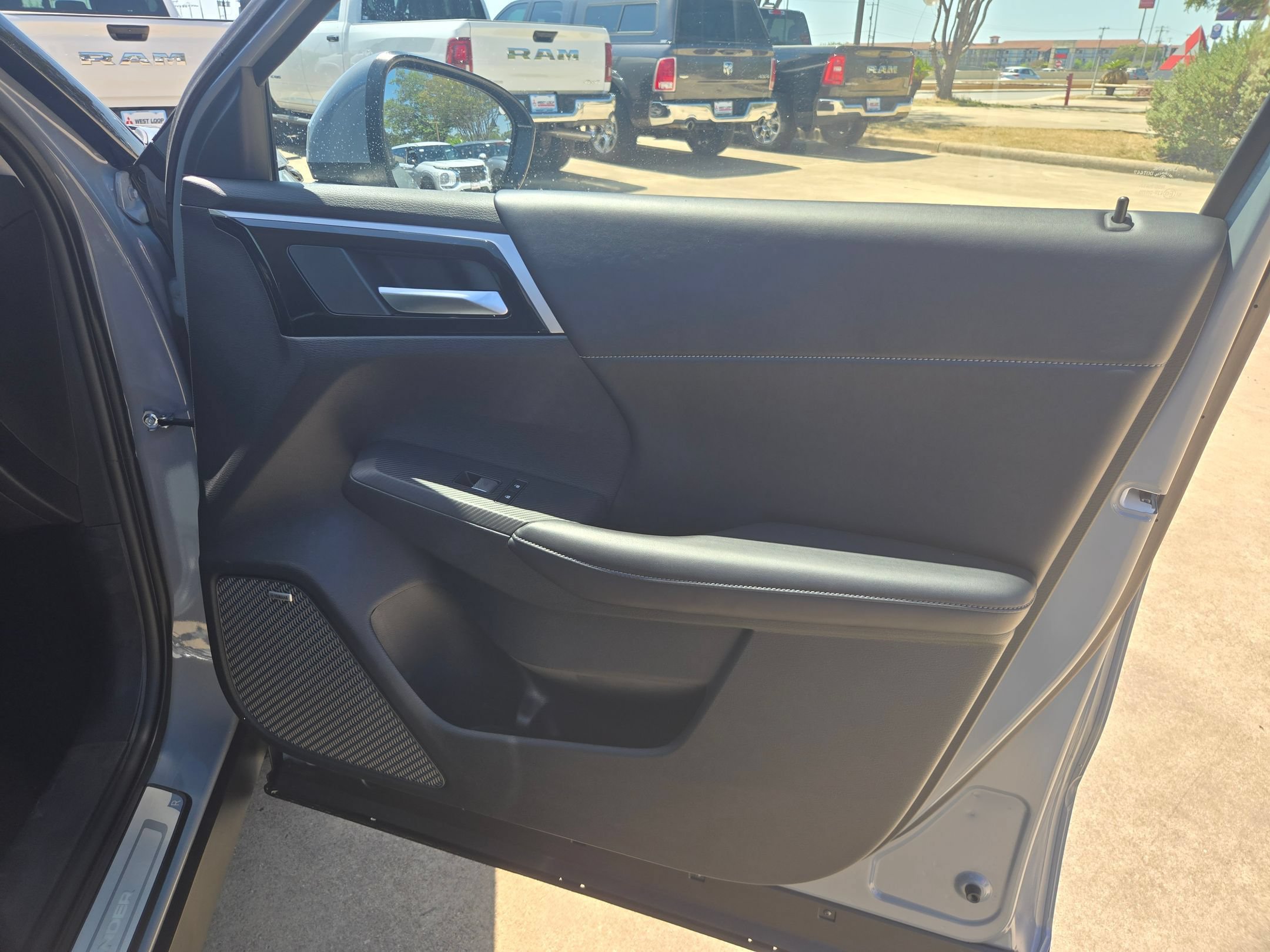 New 2026 Mitsubishi Outlander SE FWD image 24