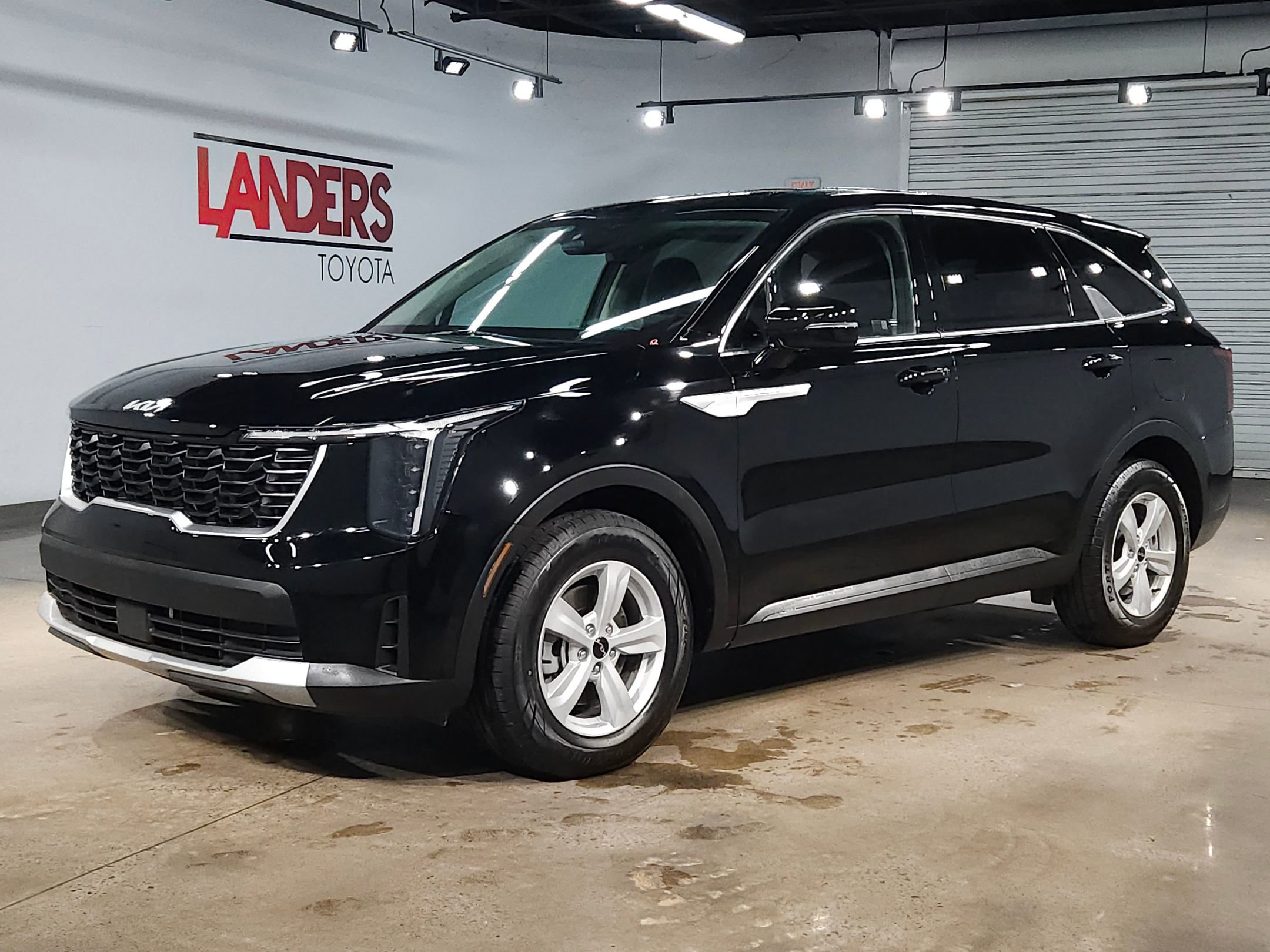 Used 2024 Kia Sorento LX image 3