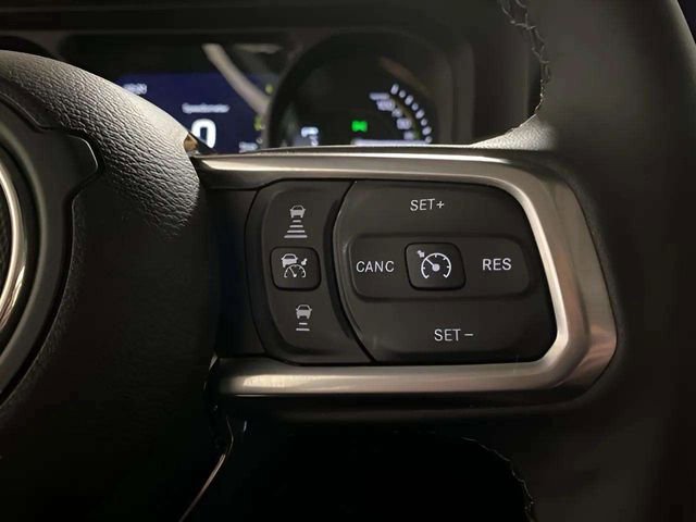 Used 2025 Jeep Wrangler Unlimited Sahara w/ Safety Group AWD/4WD image 41