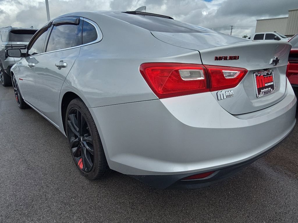 Used 2018 Chevrolet Malibu LT w/ Leather Package FWD image 7