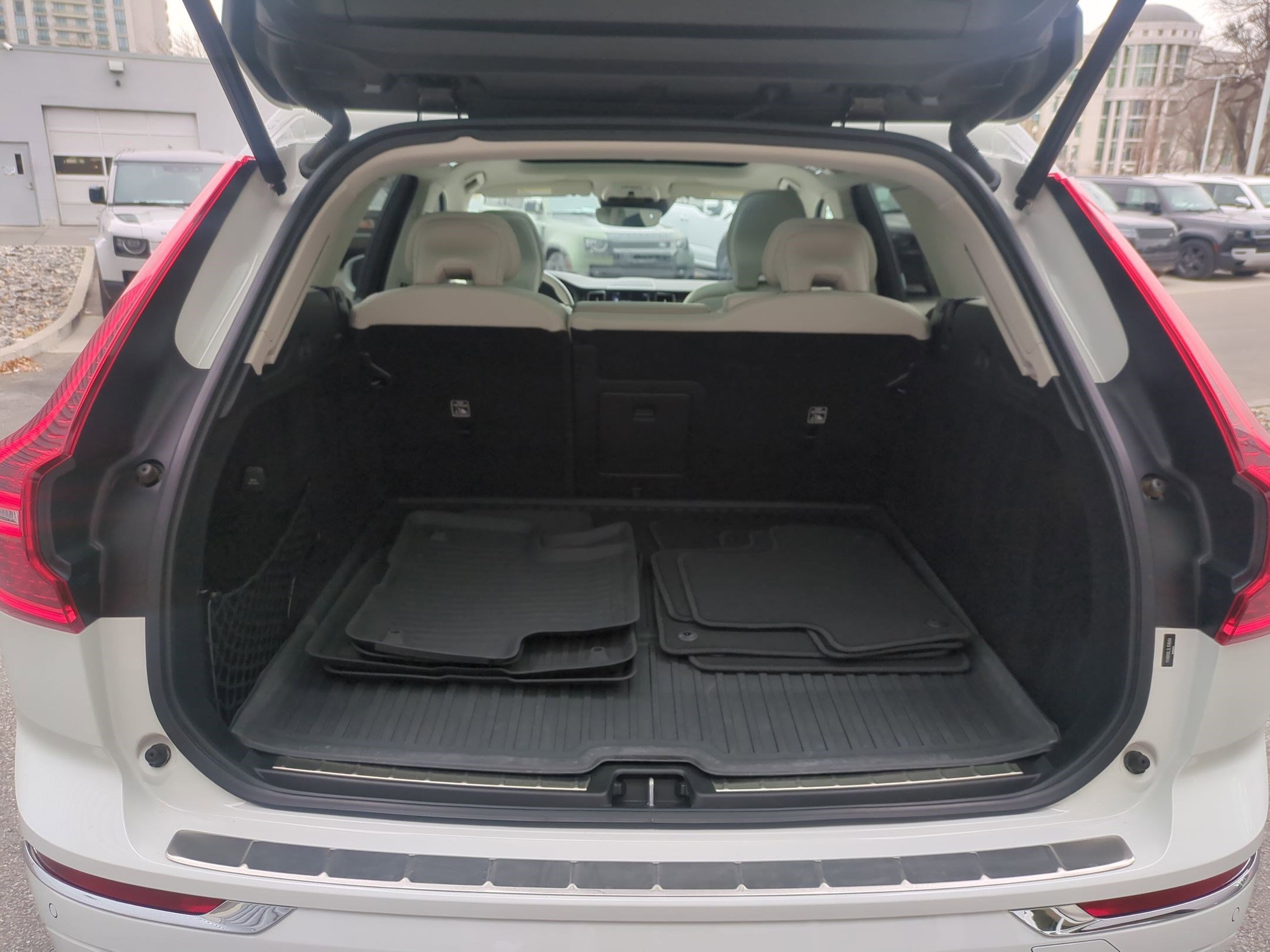 Used 2020 Volvo XC60 T8 Inscription w/ Protection Package Premier image 26