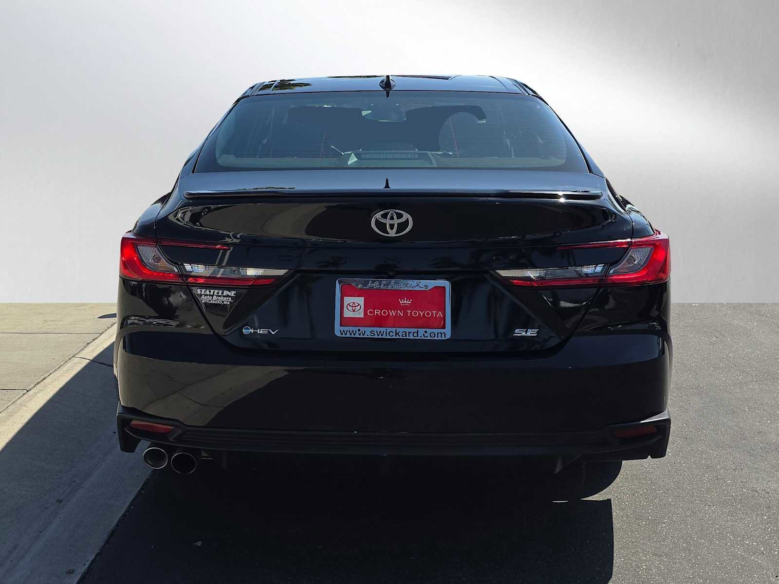 Used 2025 Toyota Camry SE FWD image 4