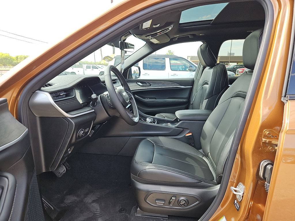 New 2026 Jeep Grand Cherokee L Limited w/ Limited Altitude Package AWD/4WD image 15