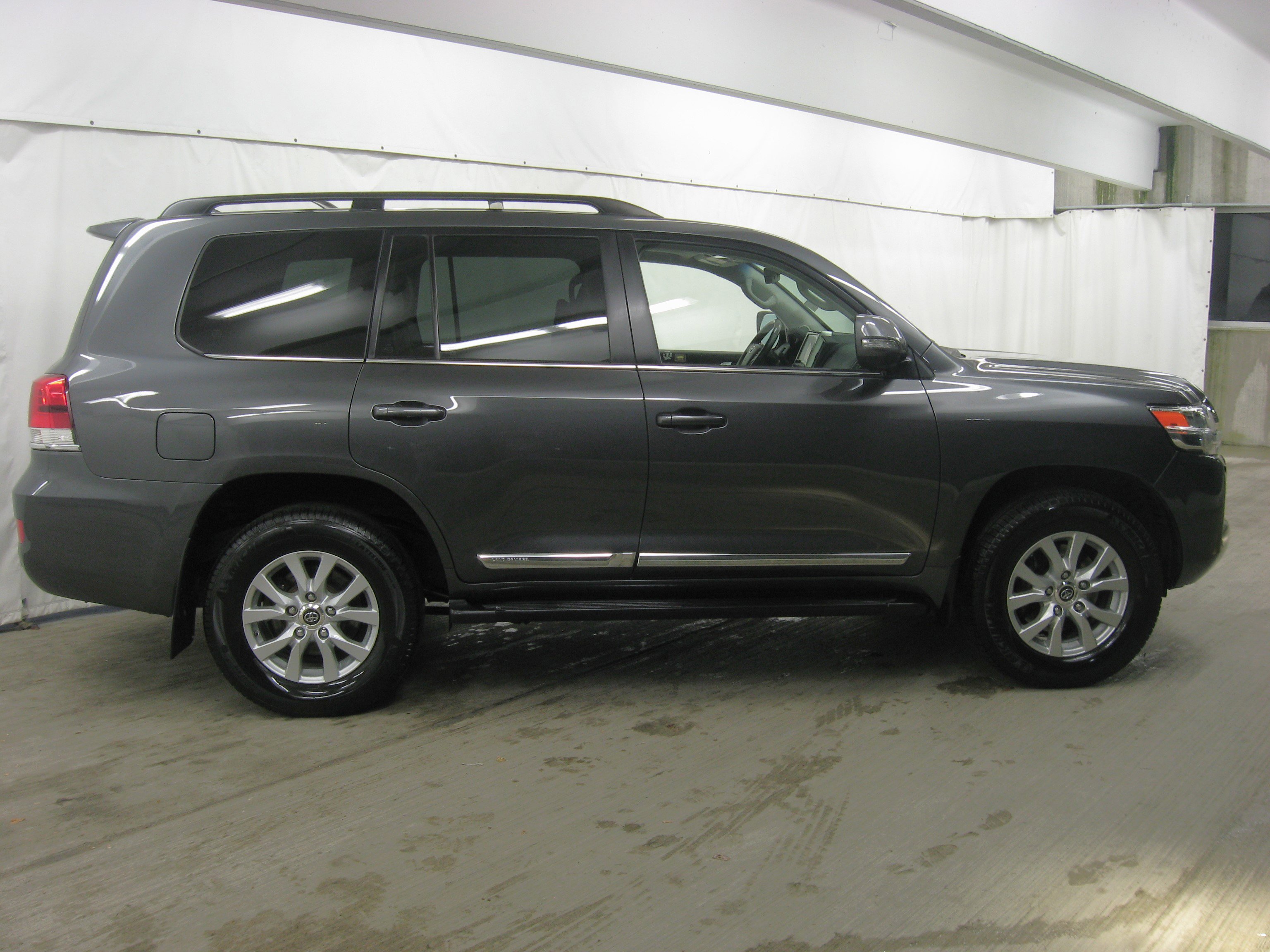 Certified 2017 Toyota Land Cruiser image 9