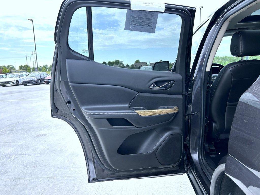 Used 2019 GMC Acadia Denali w/ Technology Package AWD/4WD image 23