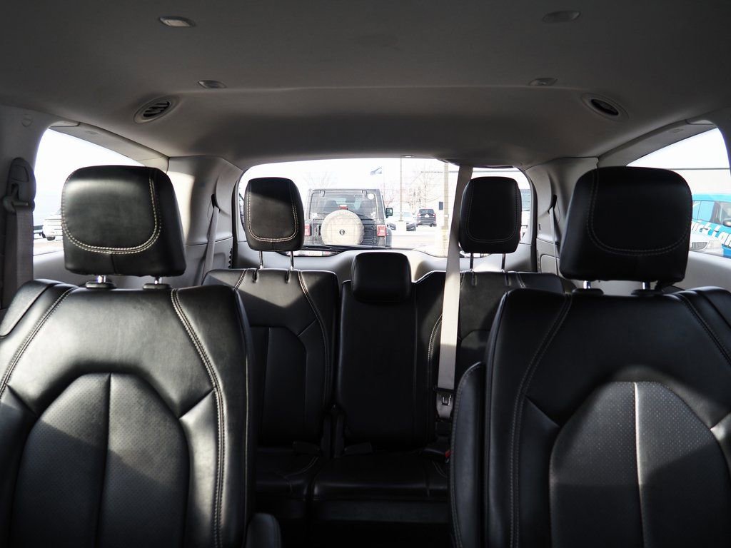 Used 2024 Chrysler Pacifica Touring-L image 14