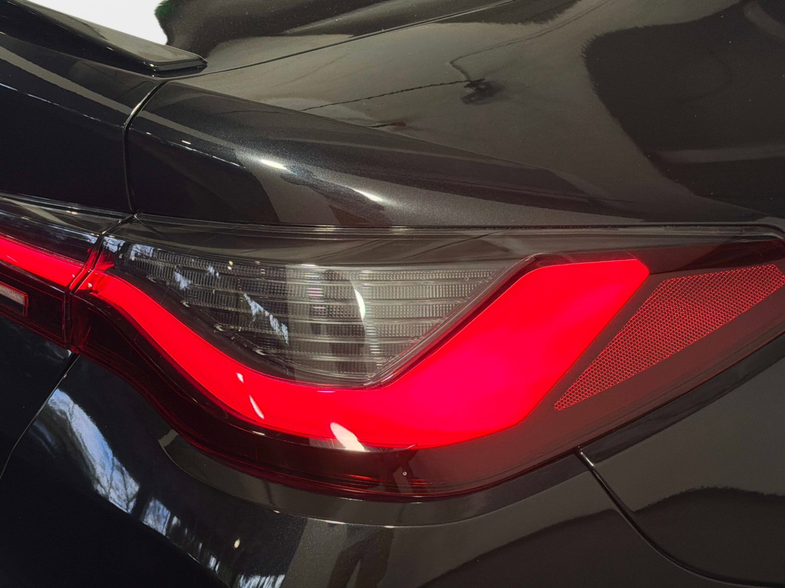 Used 2022 BMW M4 Coupe image 17