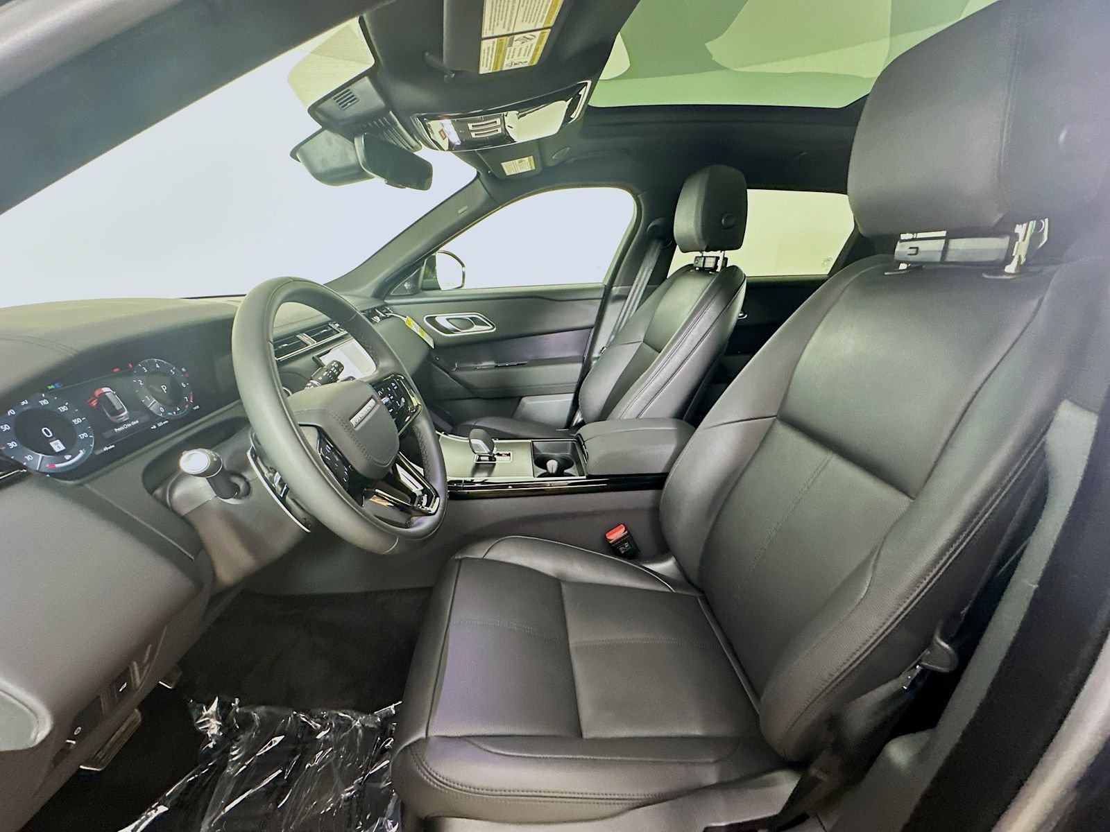 New 2026 Land Rover Range Rover Velar Dynamic SE AWD/4WD image 34