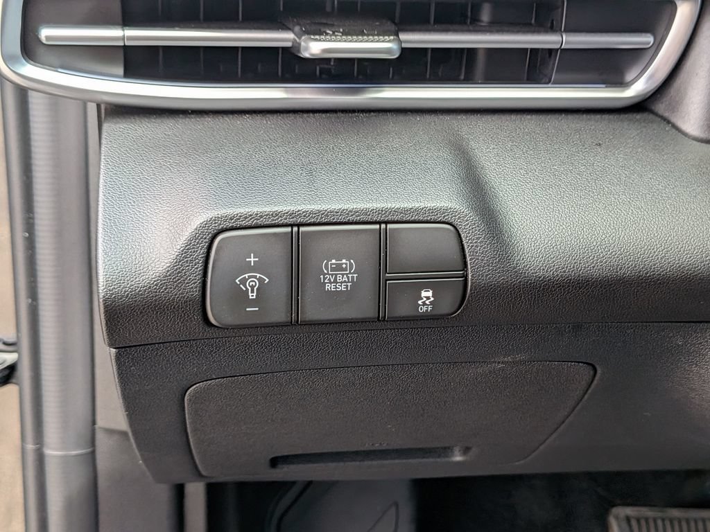 Used 2024 Hyundai Elantra Limited FWD image 21