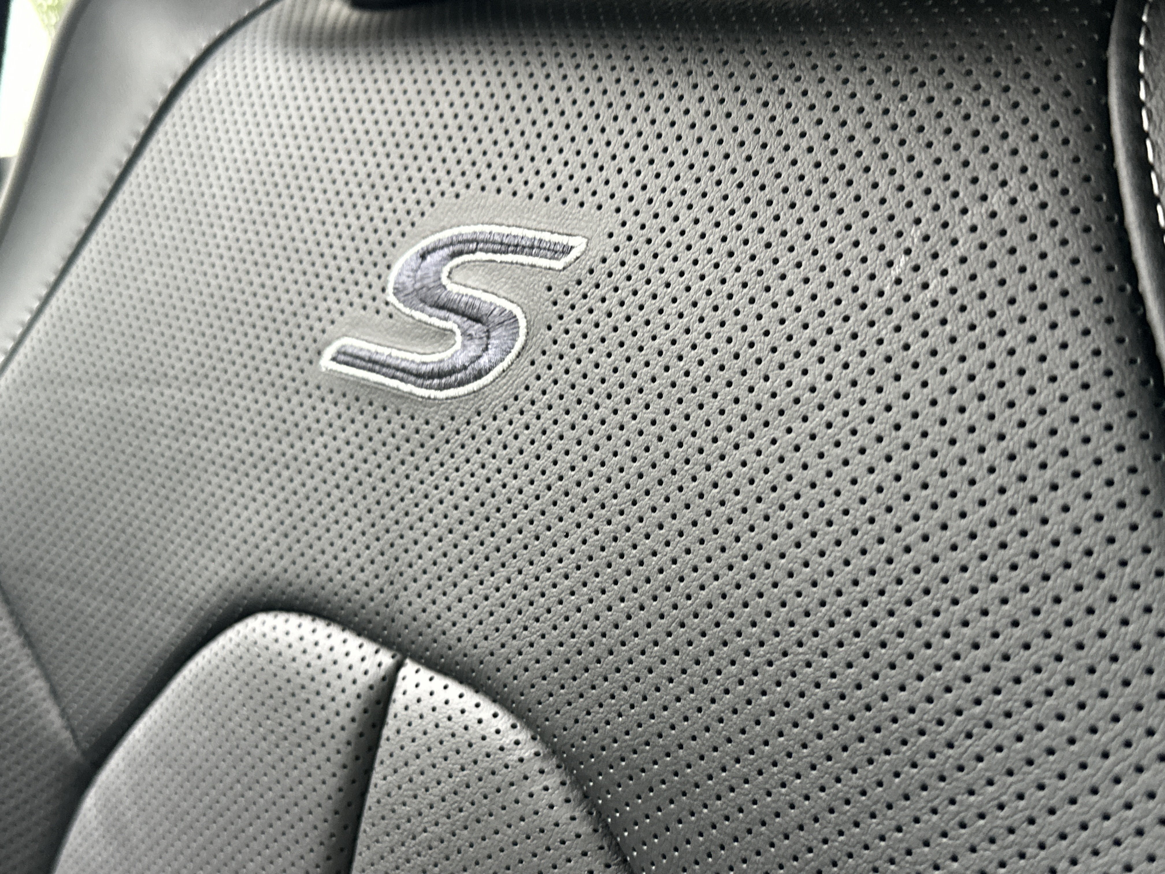 New 2027 Chrysler Pacifica Limited FWD image 4